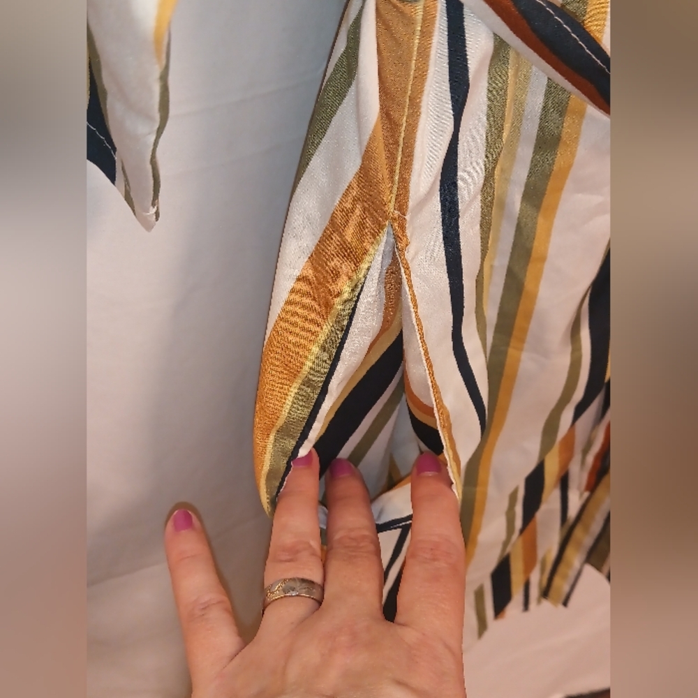 𝑴𝑯𝑷 𝑺𝒕𝒓𝒊𝒑𝒆𝒅 𝑩𝒖𝒕𝒕𝒐𝒏 𝑺𝒉𝒊𝒓𝒕-𝑫𝒓𝒆𝒔𝒔 𝒘𝒊𝒕𝒉 𝑩𝒆𝒍𝒕 - Picture 6 of 13